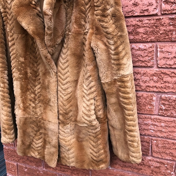 European Rabbit In New Condition Fur Coat - Picture 3 of 9